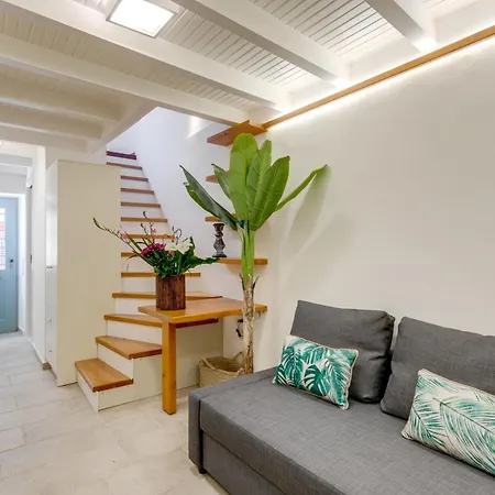 La Barchetta Old Town Home With Seaview-2